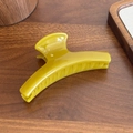 Pinza per capelli giallo senape con trama gelatinosa su sfondo di legno e finitura lucida - Luna Crescente - Verde Acqua - 11.6cm