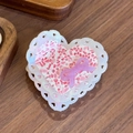 Pinza de pelo corazón rosa con lazo de acetato y borde de encaje sobre madera - Rosa Floral