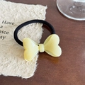 Élastique à cheveux coloré avec un nœud en résine jaune clair pailletée et bande noire - Chouchou Jaune