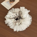 Chouchou en dentelle florale beige avec motif de fleurs roses et bordure à volants - Blanc Floral-14cm