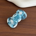 Haarklammer aus Acetat mit blauem Marmormuster und ineinandergreifenden Ringen - Transparentes Blau