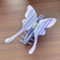 Molletta per capelli a farfalla oversize in acetato con finitura perlata viola e blu - A Righe Viola
