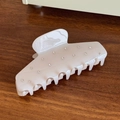 Creamy white acetate hair claw clip with sparkling rhinestones on dark wood background - 10.9cm / Milky Grey