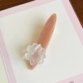 Glitzernder pfirsichrosa Acetat-Haarclip mit irisierender Kamelienblüten-Verzierung - 6.9CM / Rosa