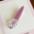 Eleganter violetter Acetat-Haarclip mit Glitzer und weißer 3D-Kamelienblüte - 6.9CM / Lila