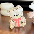 Lindo clip de pelo de oso crema con lazo rosa y acabado de acrílico perlado - 8.3cm / Beige
