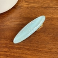 Hellblaue ovale Azetat-Haarklammer mit Glitzerpartikeln und goldener Metallbasis - 5.9cm / Blau