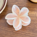 Pinza de pelo elegante con forma de flor rosa melocotón y textura cremosa suave - 7.7cm / Naranja