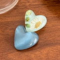 Mini heart hair clips in blue resin and clear green with dried daisy flowers and gold foil - Solid Color and Dried Flower Combination / Blue