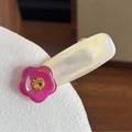 Pearly rectangular hair clip with a pink resin flower and a yellow gemstone detail - Rose Red on White