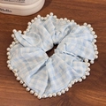 Chouchou à carreaux bleu clair avec bordure en perles pour coiffures élégantes - 18cm / Bleu