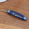 Dunkelblaue Haarklammer aus Acetat mit bunten Strasssteinen und goldenem Logo-Print - 7cm / Blau