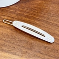 Ovale weiße Haarspange aus Acetat mit Strass und goldener Creation France Prägung - 7cm / Irisierendes Weiß