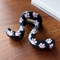 Medium S-shaped black shark hair clip with pink paw prints and golden spring - Black