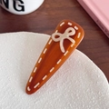 Bernsteinfarbene Haarklammer aus Acetat mit weißer 3D-Schleife und Ziernähten am Rand - Kaffee-6.9cm