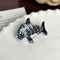 Mini-Haarklammer im Walhai-Design aus schwarz-weiß gemustertem Acetat-Material - Grauer Hai-3.9cm