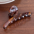 Eleganter Haarklammer mit Schildpatt-Optik und bunten Strasssteinen auf Holzoberfläche - Kaffee-9.7cm