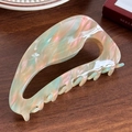 Oversized acetate hair claw with vibrant mint and pink marble texture in triangle shape - 11cm / Pink and Green