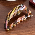 Oversized amber acetate hair claw clip with stylish marbled texture and gold branding - 11cm / Striped Coffee