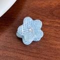 Mini light blue acetate flower hair claw clip with crystal and white marble texture - 2.5cm / Blue