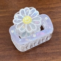 Irisierende lila quadratische Haarklammer mit weißem Gänseblümchen und Smiley-Blume - Irisierendes Hellviolett