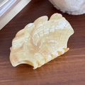 Elegante pinza per capelli a conchiglia con texture marmorizzata crema e marrone in acetato - Molletta a Artiglio Grande Stile Conchiglia