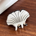 Minimalist white shell shaped acetate hair claw clip with black outlines for women - Black & White