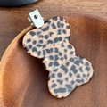 Chic leopard print acetate hair clip with wavy edges and silver metal duckbill clamp - Leopard Print