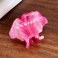Schicker rosa Haarklammer in Muschelform mit transparentem Harz-Finish für Damen - Rosenrot