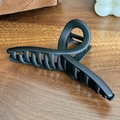 Matte black shatterproof silicone shark hair claw clip with a minimalist cross design - Ribbon - Black