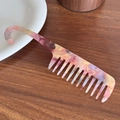 Peigne à dents larges en acétate marbré rose avec crochet incurvé et effet antistatique - Jaune Rose