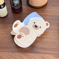 Pinza per capelli a forma di orso beige con berretto blu su fondo legno - Giallo Chiaro Cappello Blu / 8.7cm