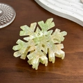 Detail of snowflake-shaped marble texture acetate hair claw with inlaid rhinestones - Green Cream Snowflake