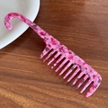 Peigne à dents larges en acétate de cellulose rose marbré avec crochet pour le rangement - Rose Rouge Chiné