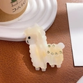Close-up van schattige alpaca haarclip met glanzende hars en gele kleine strasstenen - Eendenbek haarclips / Beige Iridescent