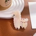 Schattige alpaca haarspeld van crème parelmoerhars met sprankelende roze strass-steentjes - Eendenbek haarclips / AB Lichtroze