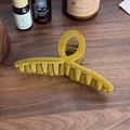 Molla per capelli floccata giallo senape con trama in velluto su scrivania - Giallo Limone - Stile Nastro