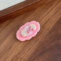 Barrette ovale en résine rose avec texture marbrée colorée et lettrage bleu doux - Nuage Rose