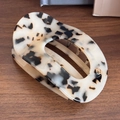 French vintage flat hair claw in cream and black marbled acetate with gold accent - Beige Tortoise Shell