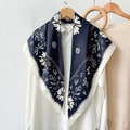 Elegante pañuelo de seda azul marino con estampado de margaritas en camisa - TBSJJ37-Negro / 87*130CM