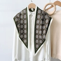 Vintage donkergroene bloemen driehoek sjaal met elegante crèmekleurige randen - Groen (TBSJJ25-Groen)