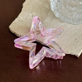 Pinza de pelo con forma de estrella en resina rosa irisada y muelle metálico dorado - Estrella Rosa Iridiscente (6.9cm)
