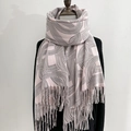 Damen Schal in Kaschmir-Optik mit rosa-grauem geometrischem Muster und Fransen - 60x180+20 / Rosa Geometrisches Muster (P137-Pink)