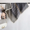 Grijze vintage zijden vierkante sjaal met bloemenprint voor dames, als modeaccessoire - Bandana / Grijsblauw (68RZW150)