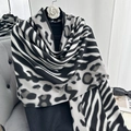 Bufanda de invierno con patchwork de estampado de cebra y leopardo en blanco y negro - Blanco