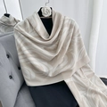 Sciarpa invernale a righe da donna in bianco sporco con eleganti motivi a vortice - Bianco Sporco / Taglia unica