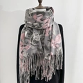 Sciarpa invernale in finto cashmere con motivo floreale grigio e rosa e frange - Grigio Rosa