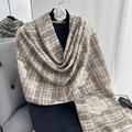 Écharpe élégante au toucher cachemire beige avec motifs camélia et carreaux en maille douce - 60x180cm / Café Clair