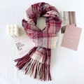 Sciarpa a quadri in finta cashmere bordeaux e viola scuro con lunghe frange bordate - Fucsia
