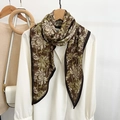 Élégant foulard en soie marron à motif floral sur chemise blanche et style vintage - 165*35cm / Green (Dark Brown Pattern)